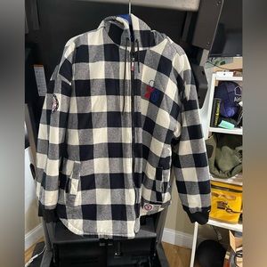 Like new, only worn a hand full of time 76ers jacket.